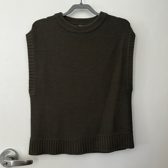 Antipast Sleeveless Sweater - Picture 1 of 6